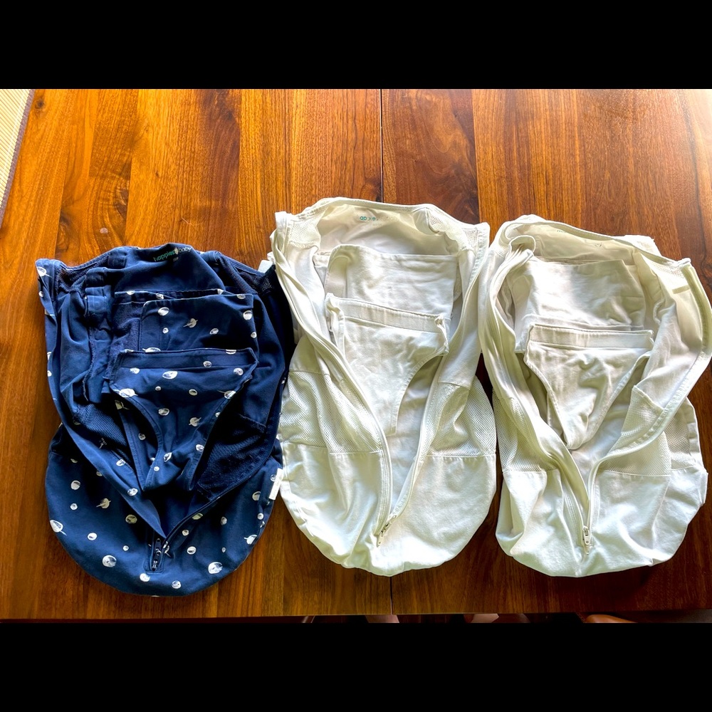 SNOO sleep sack - gently used (see last picture). New version-Size small